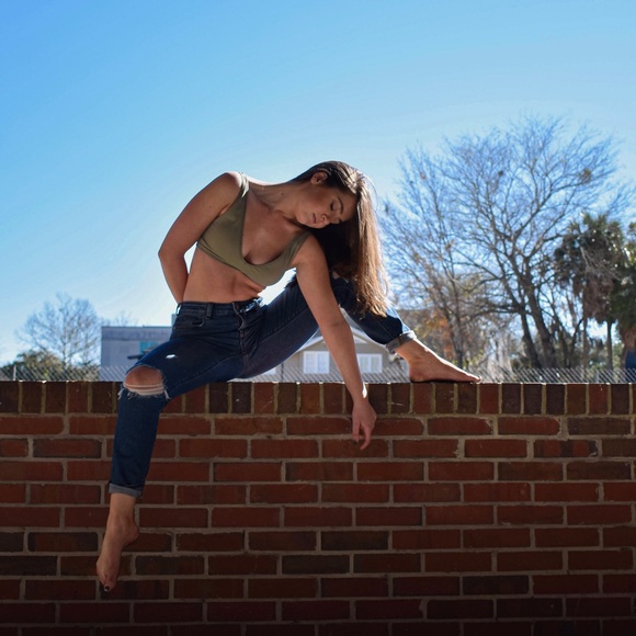 Meet Your Posher, Hailey - Picture 1 of 1